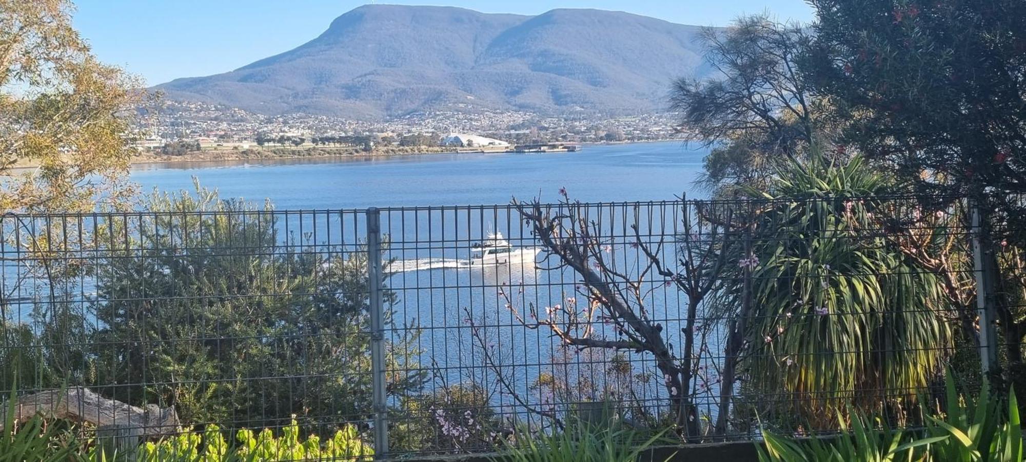 Waterfront Abode - 2 Bedrooms Hobart Eksteriør billede
