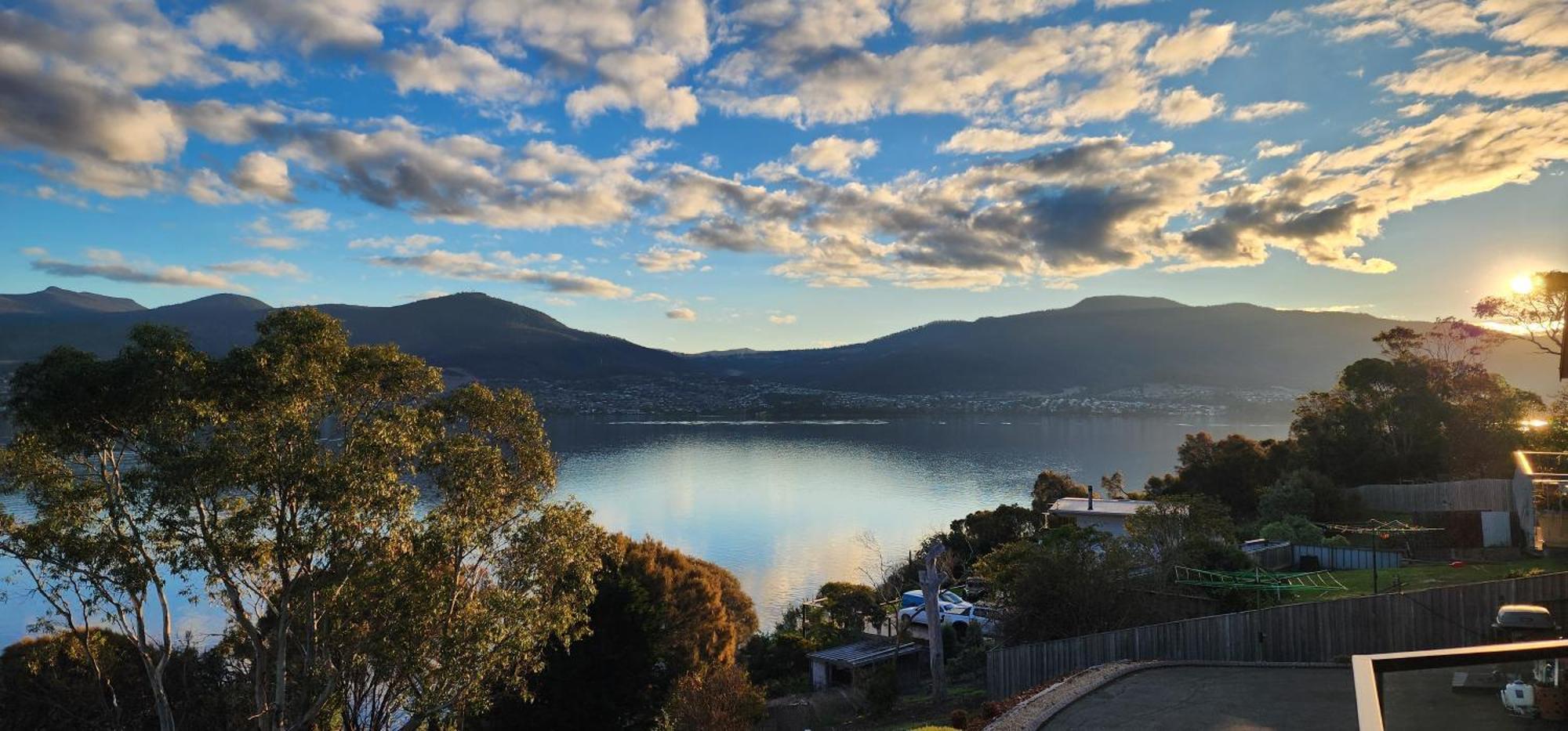 Waterfront Abode - 2 Bedrooms Hobart Eksteriør billede